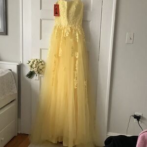 Dress the Population Pale Yellow Strapless Lace Appliqué Tulle Gown